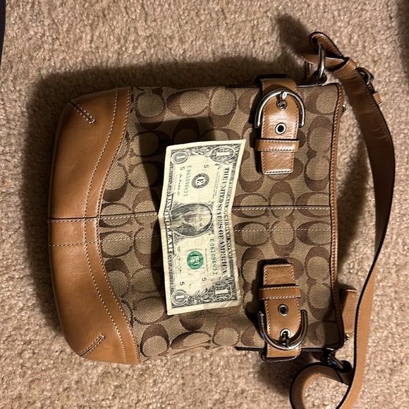 Coach purse - Picture 4 of 7